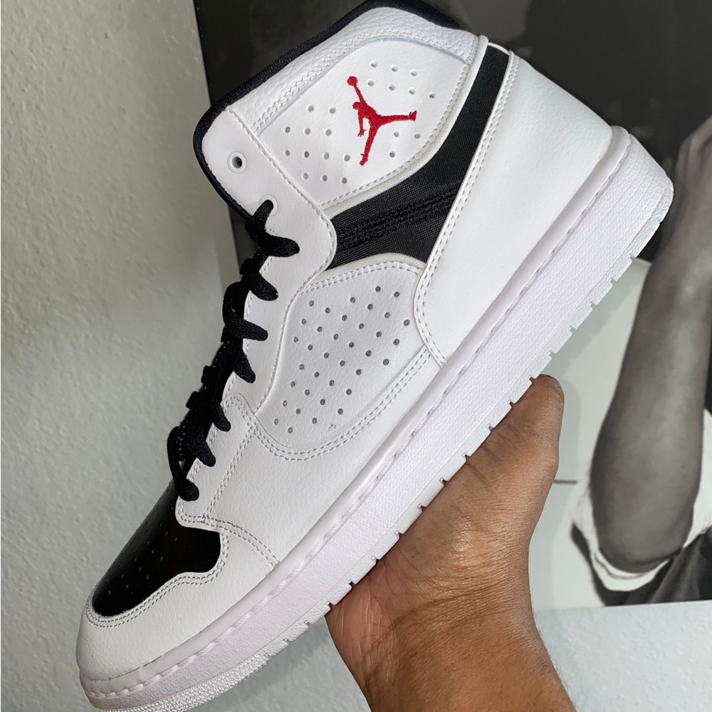 Mens 12 Nike Jordan access "white gym red black" brand new no box